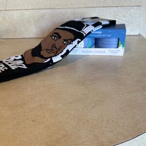 Stylish Black and White Men's Graphic Socks